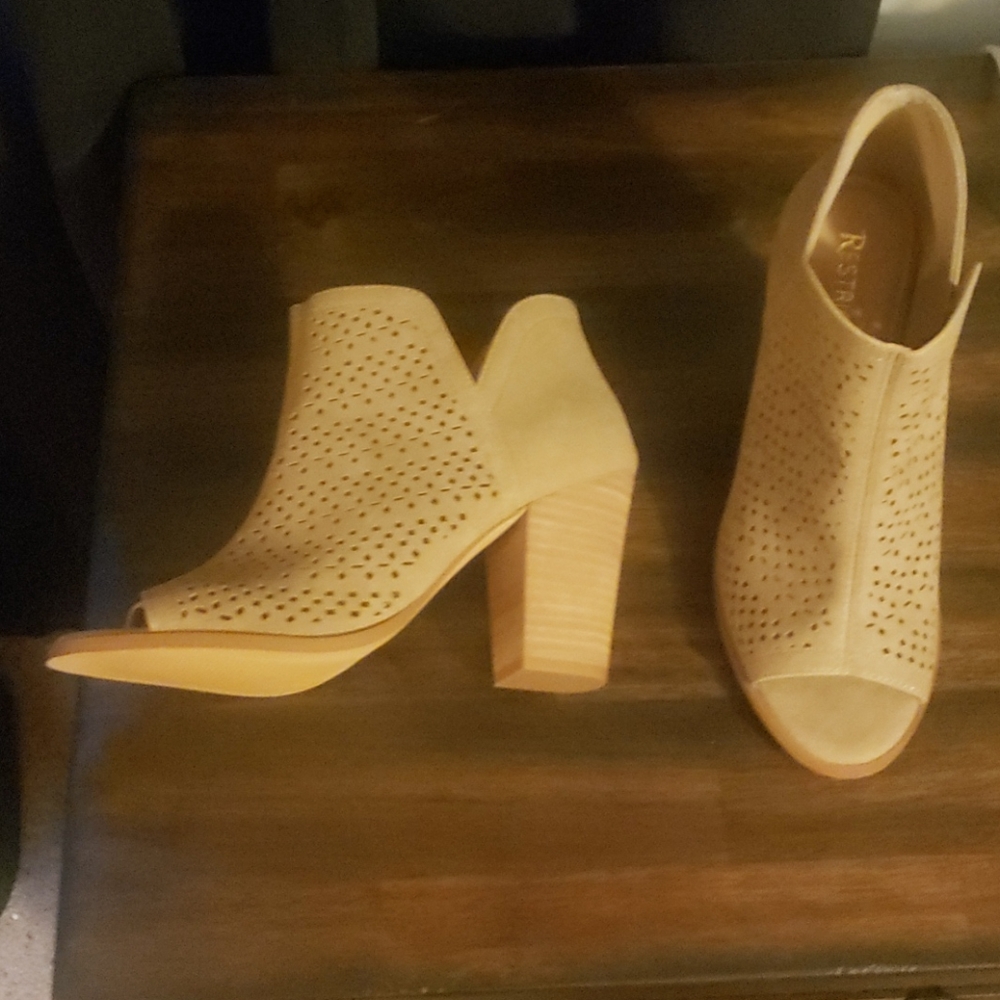 Tan open toed bootie